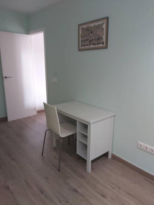 Modern Flat At Garbinet With Wifi Apartament